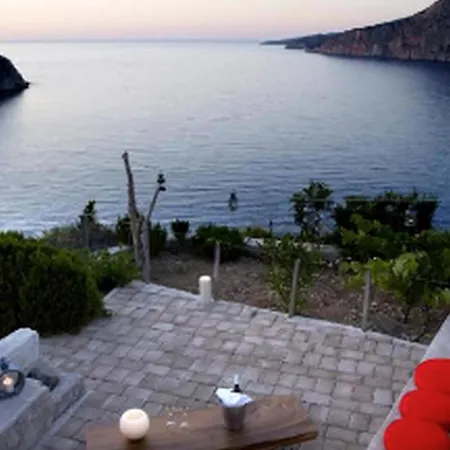Sensational Kefalonia Lotto 2 Bedrooms Seafront Spectacular Sea Views Private Outdoor Pool Assos * אסוס