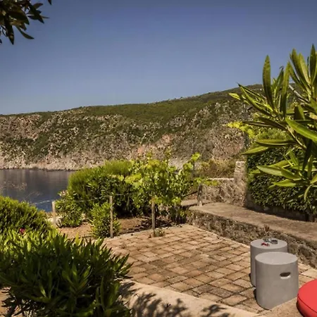 Sensational Kefalonia Lotto 2 Bedrooms Seafront Spectacular Sea Views Private Outdoor Pool Assos אסוס